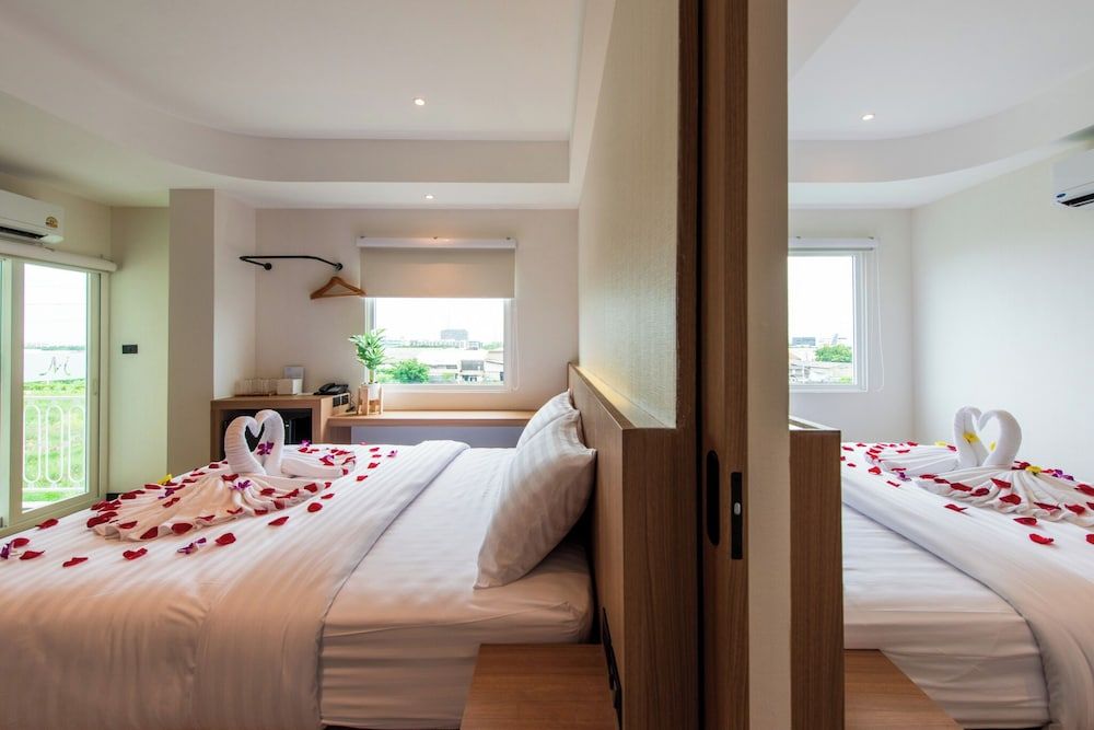 THE MOMENT Superior Quadruple Room 8