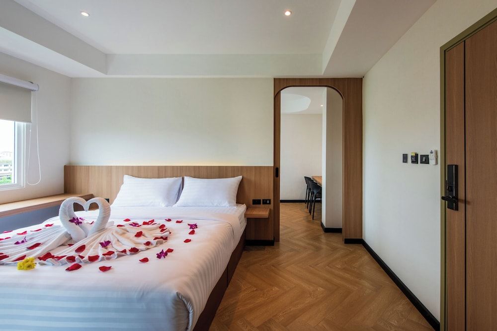 THE MOMENT Superior Quadruple Room 13