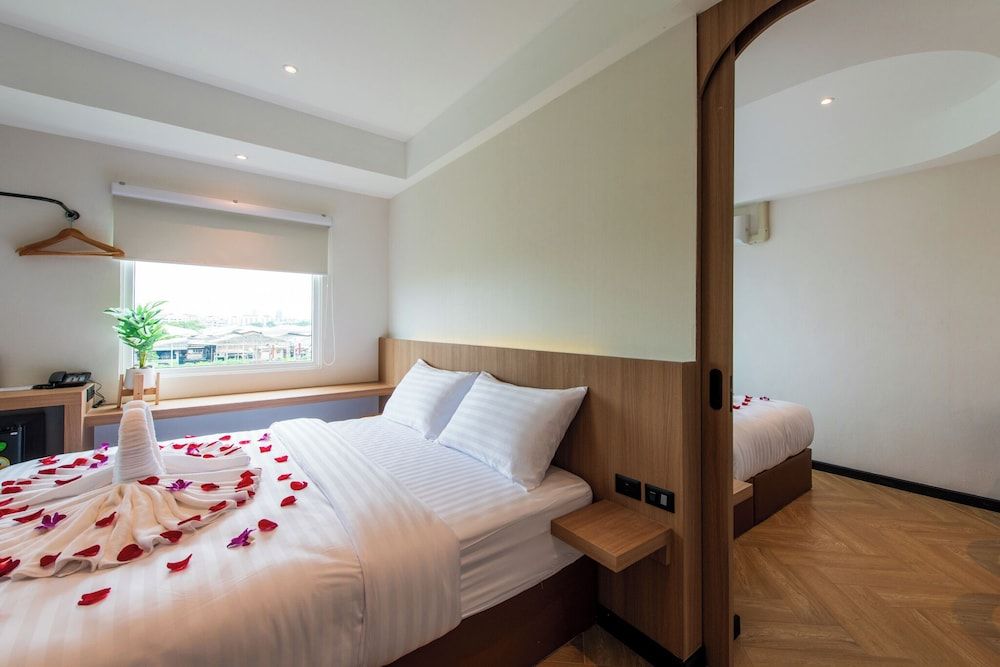 THE MOMENT Superior Quadruple Room 10