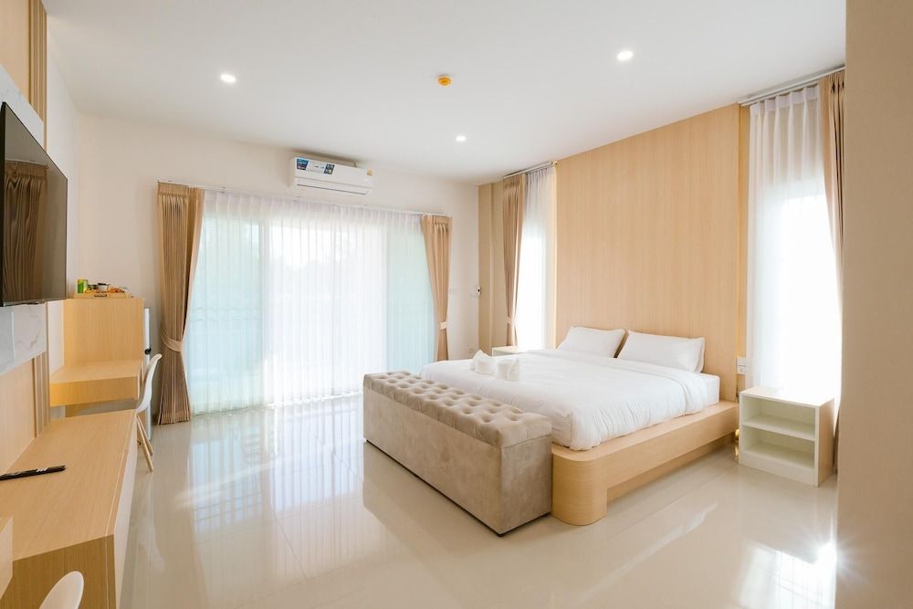 Vera Residences Suite, Balcony 5