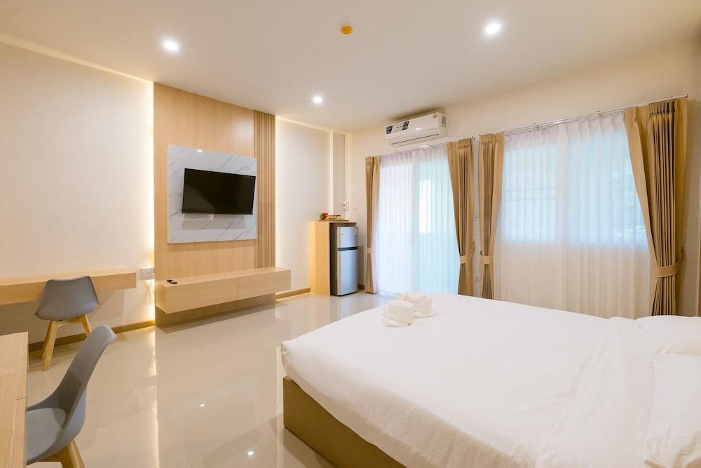 Vera Residences Deluxe Double Room, Balcony 3