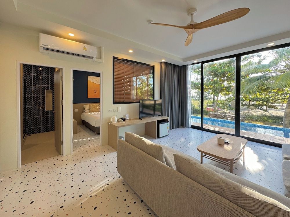 Seava Beach Family Room 6