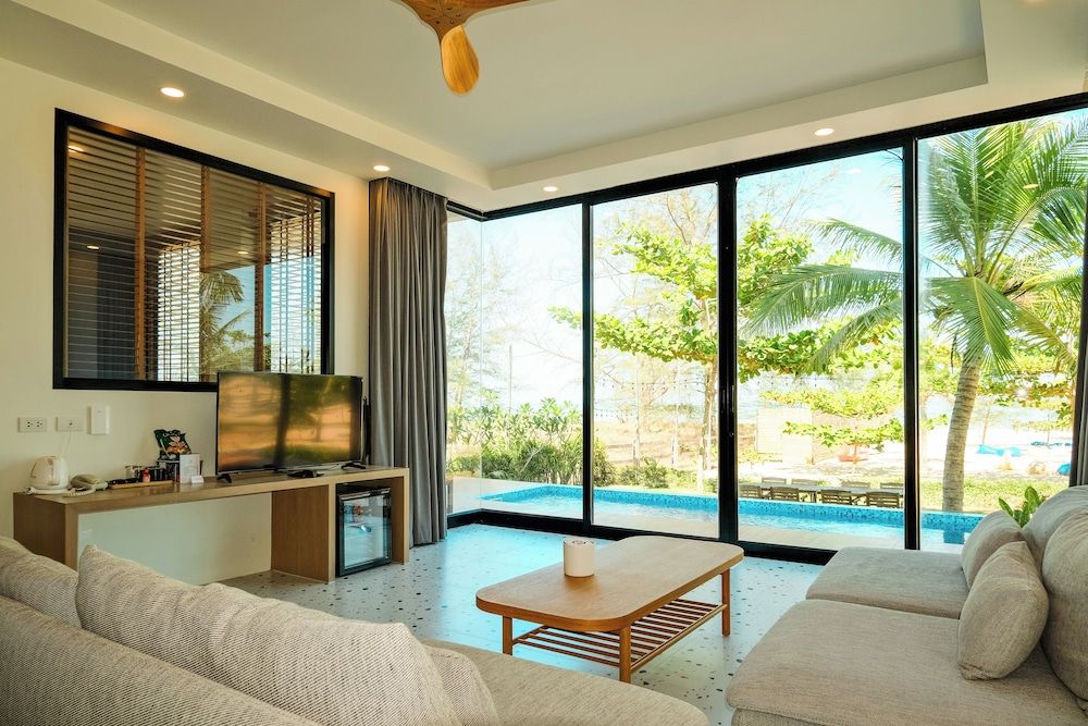 Seava Beach Family Room 5