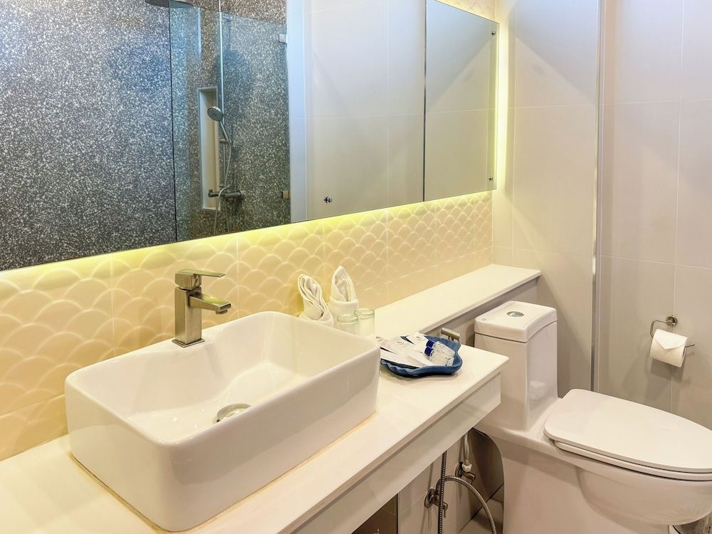 Seava Beach Deluxe Single Room 8