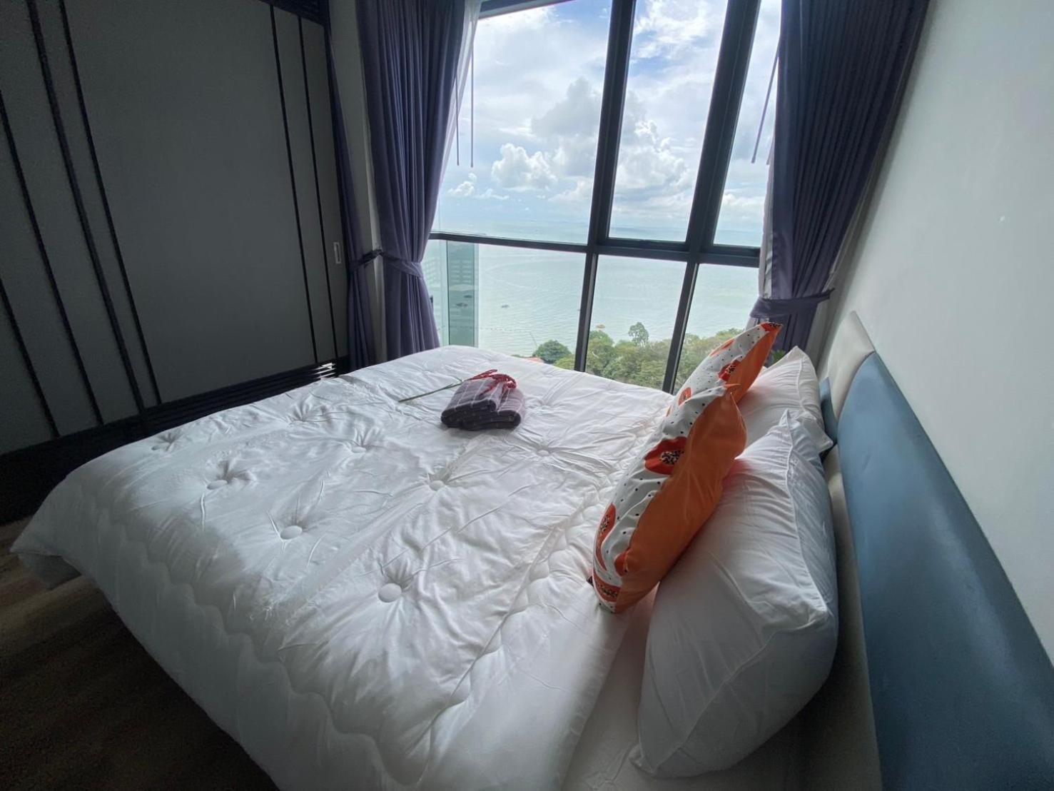 Luxury Sea View - High Floor One-Bedroom Apartment with Sea View and Balcony