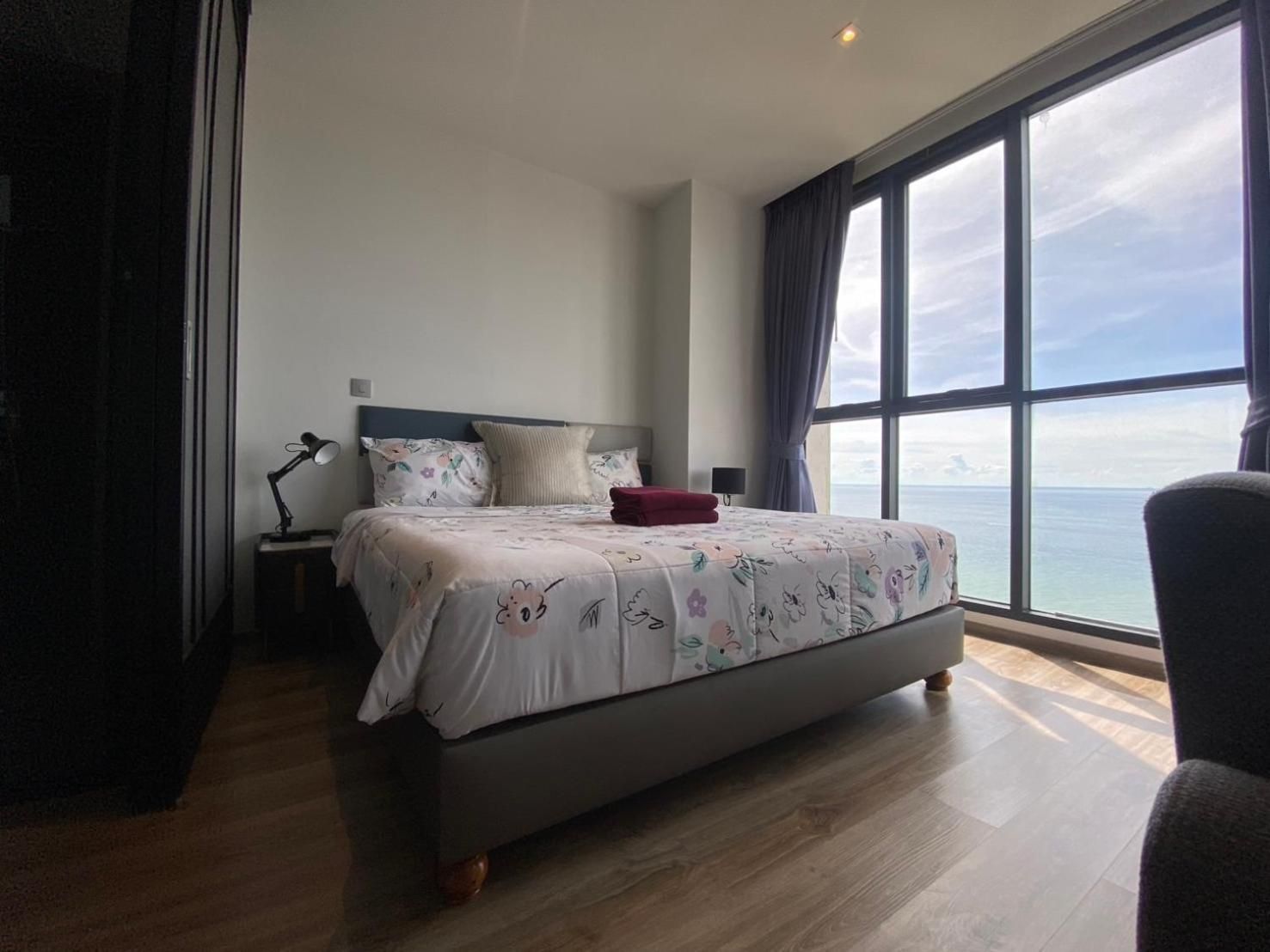 One-Bedroom Apartment with Balcony and Sea View