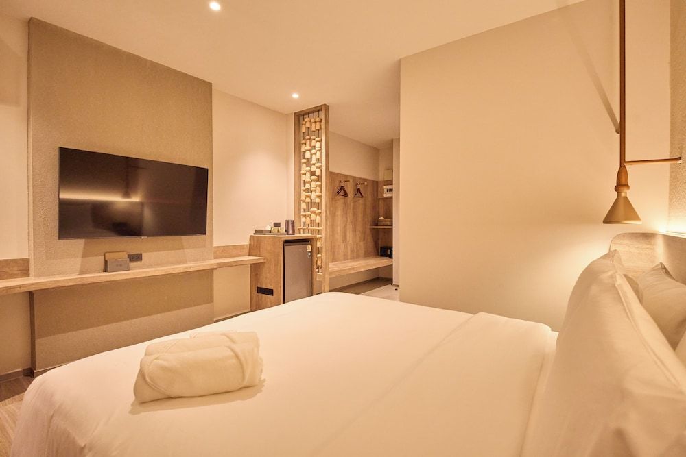 Deluxe Double Room, Pool View