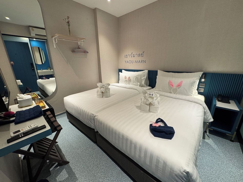 ARNI HER Ladies Hotel Deluxe Twin Room, Women only