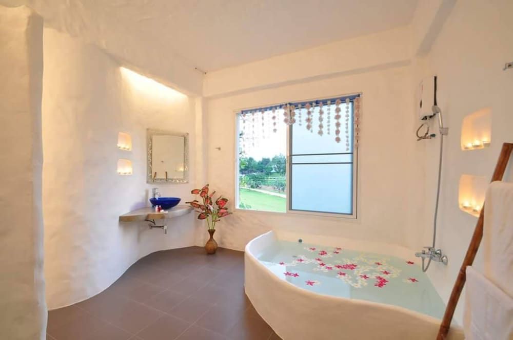 Suite, Balcony