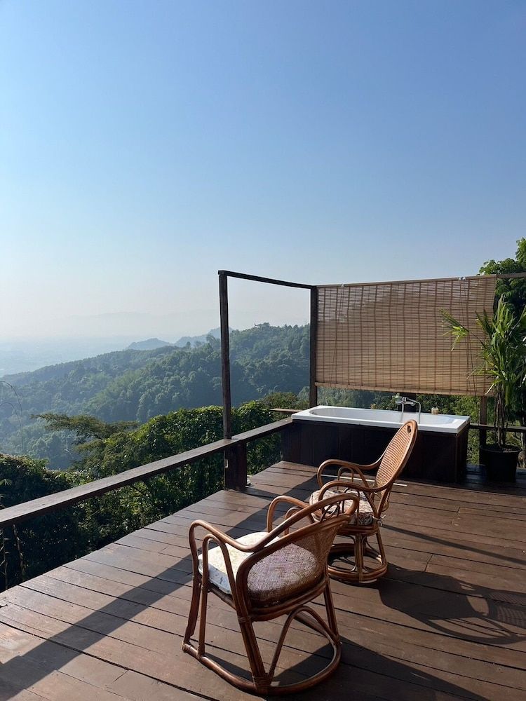 4000Dao-A Hilltop Hideaway Experience Panoramic Suite, Hot Tub, Mountain View 6