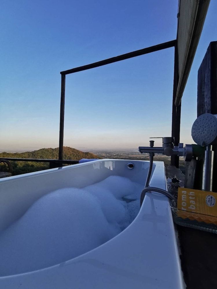 4000Dao-A Hilltop Hideaway Experience Executive Suite, Hot Tub, Mountain View 13