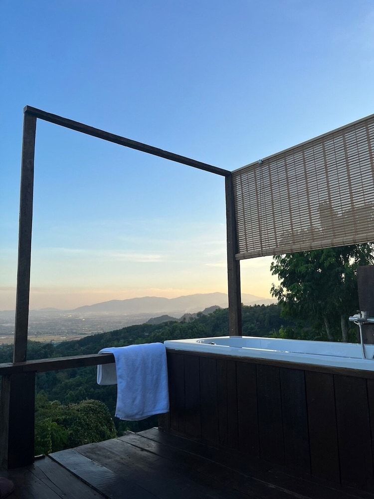 4000Dao-A Hilltop Hideaway Experience Executive Suite, Hot Tub, Mountain View 12