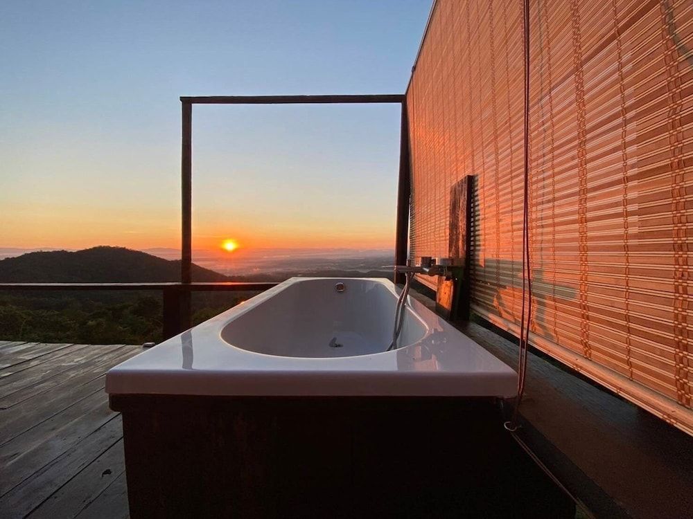 4000Dao-A Hilltop Hideaway Experience Executive Suite, Hot Tub, Mountain View 11