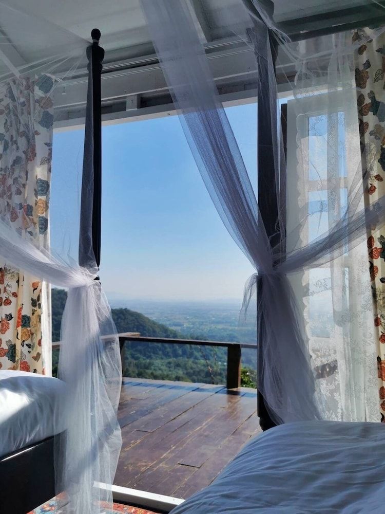 4000Dao-A Hilltop Hideaway Experience Executive Suite, Hot Tub, Mountain View 5