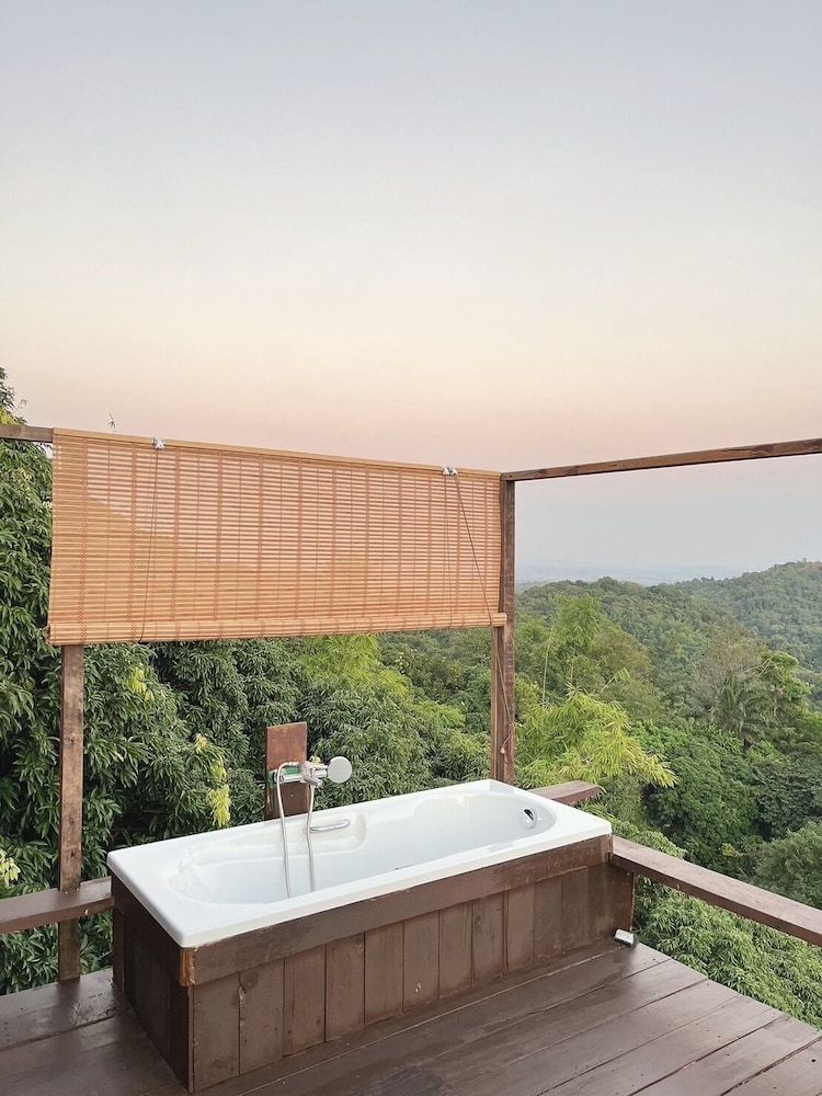 4000Dao-A Hilltop Hideaway Experience Signature Suite, Hot Tub, Mountain View 9