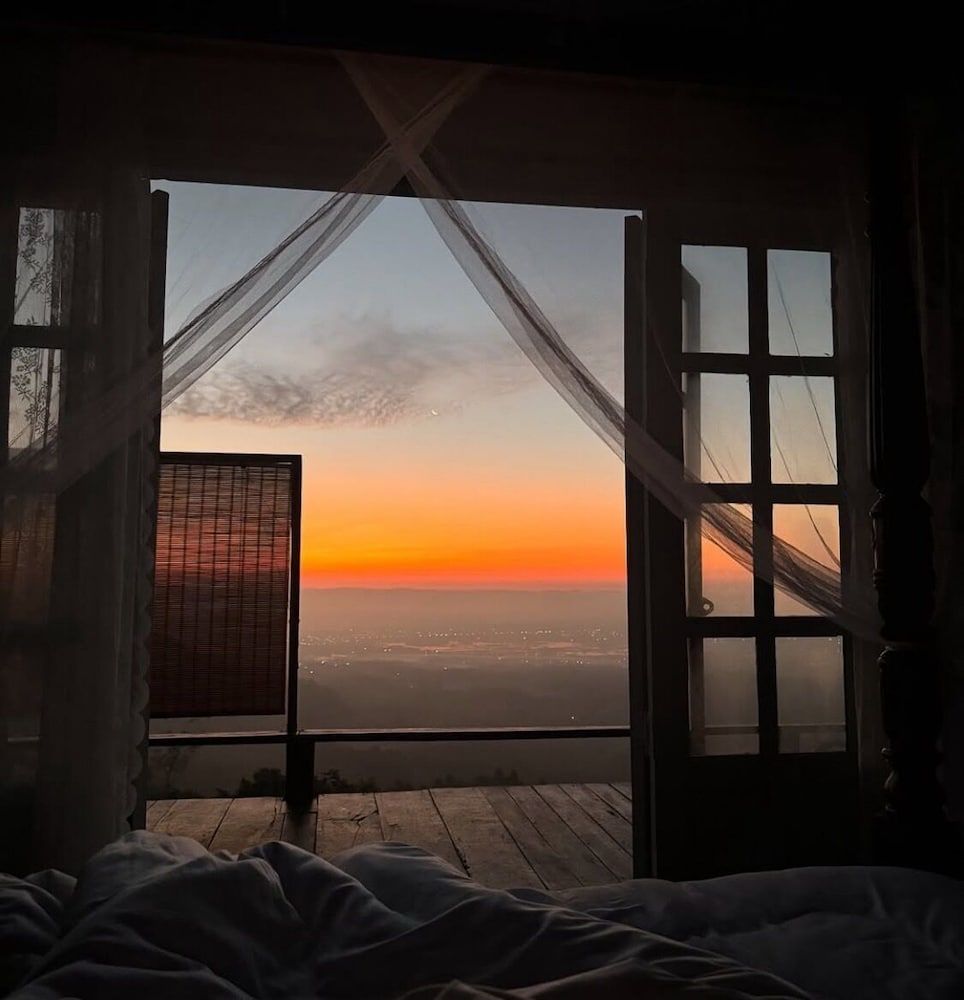 4000Dao-A Hilltop Hideaway Experience Signature Suite, Hot Tub, Mountain View 6