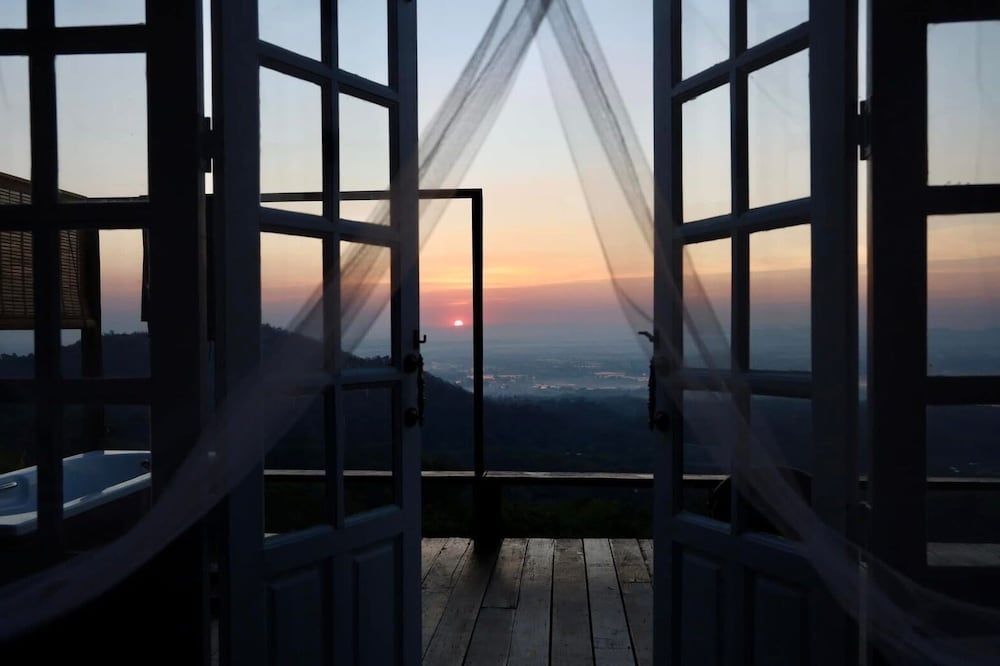 4000Dao-A Hilltop Hideaway Experience Signature Suite, Hot Tub, Mountain View 8