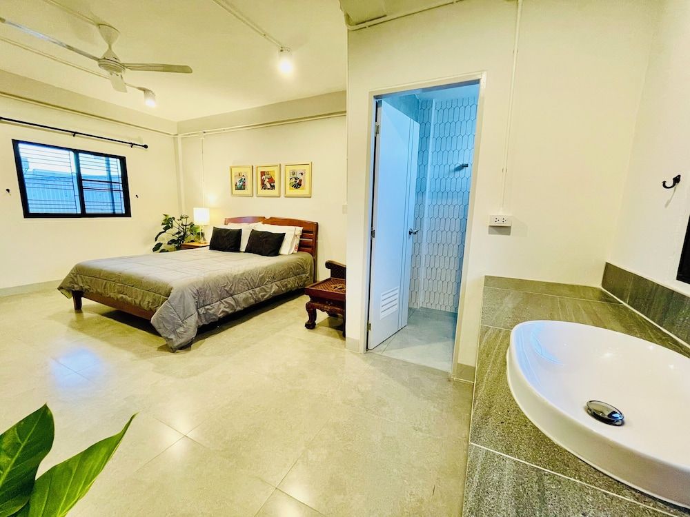 Comfort Double Room, 1 King Bed, Non Smoking, Refrigerator