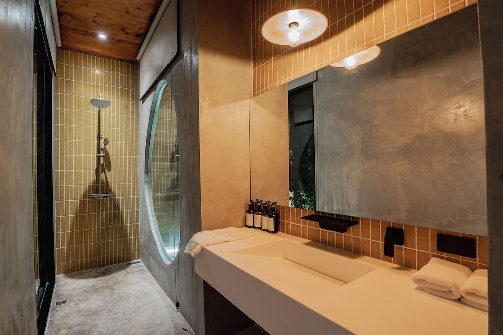 DEMI III Demi the third Moon 21