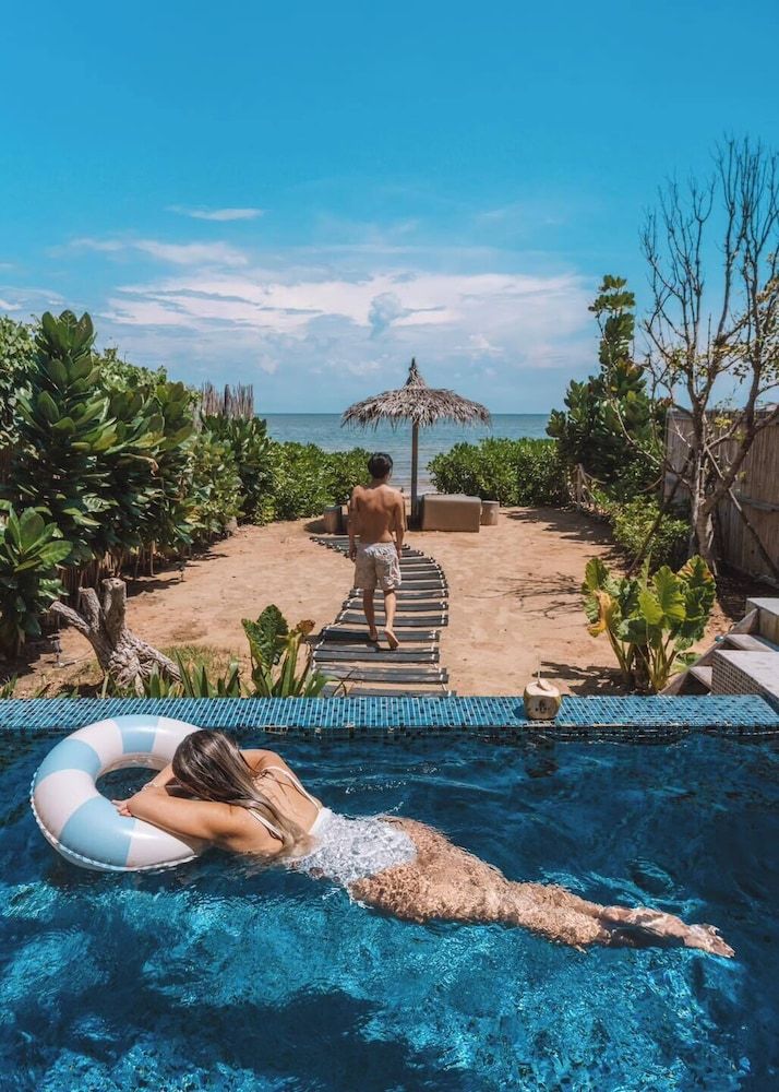 DEMI III Demi the third Sun 16