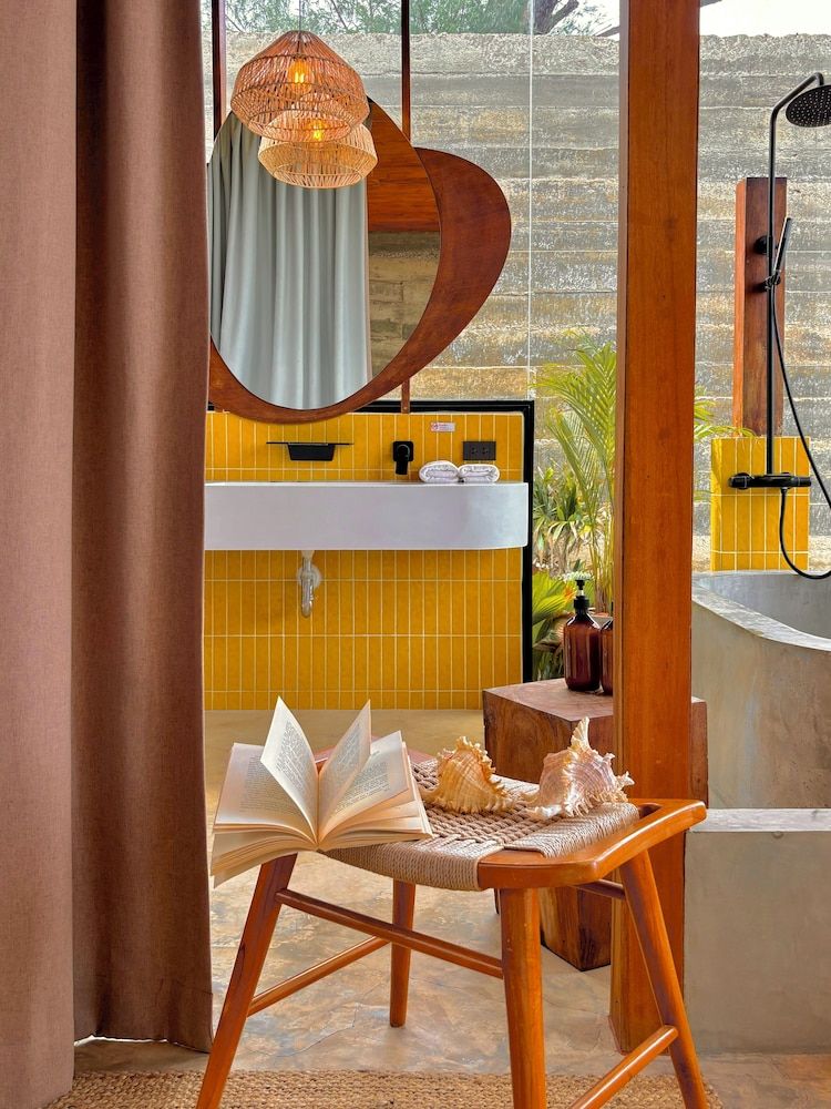 DEMI III Demi the third Sun 23