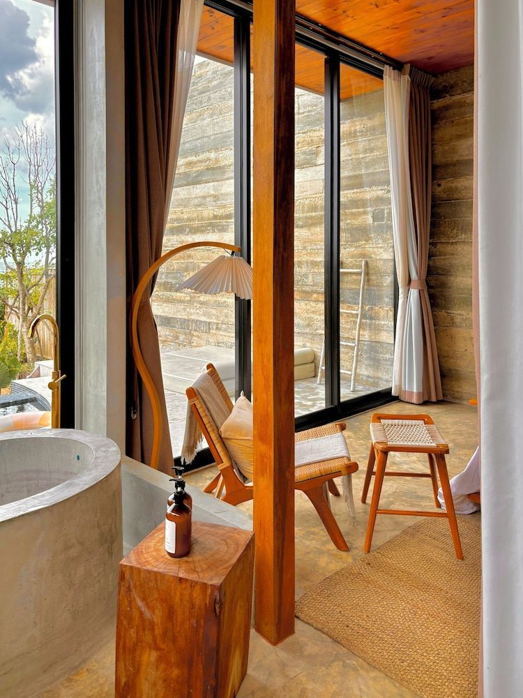 DEMI III Demi the third Sun 24