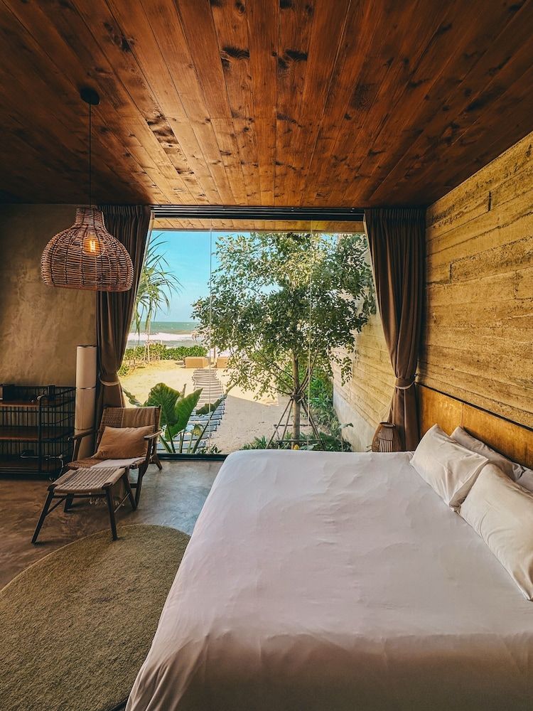 DEMI III Demi the third Moon 6