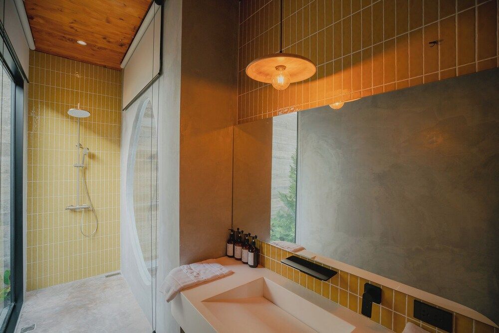 DEMI III Demi the third Moon 22