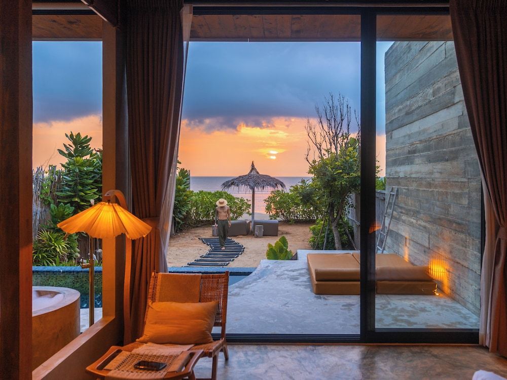 DEMI III Demi the third Sun 13