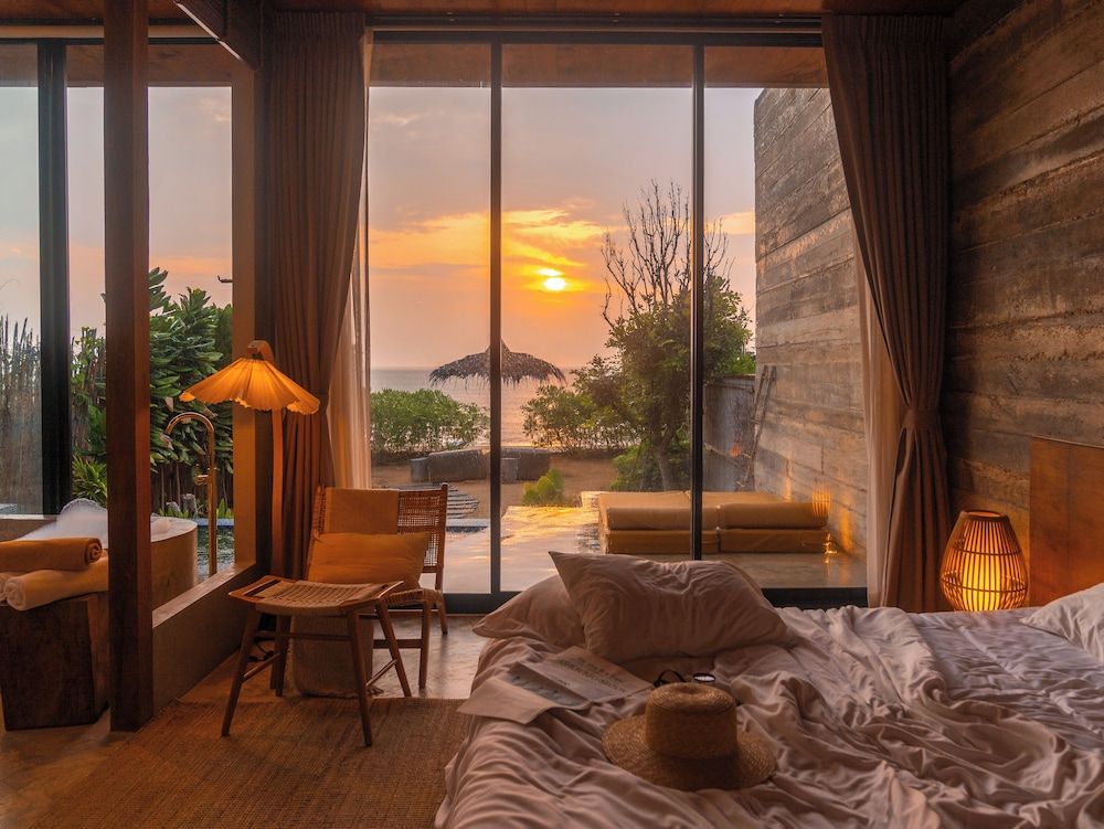 DEMI III Demi the third Sun 9