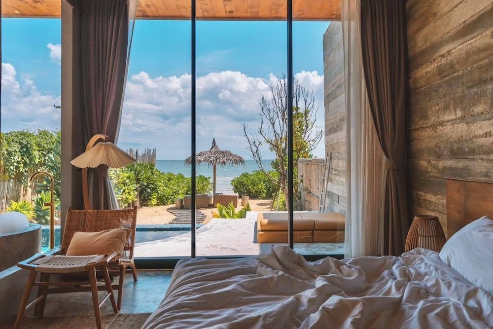 DEMI III Demi the third Sun 4