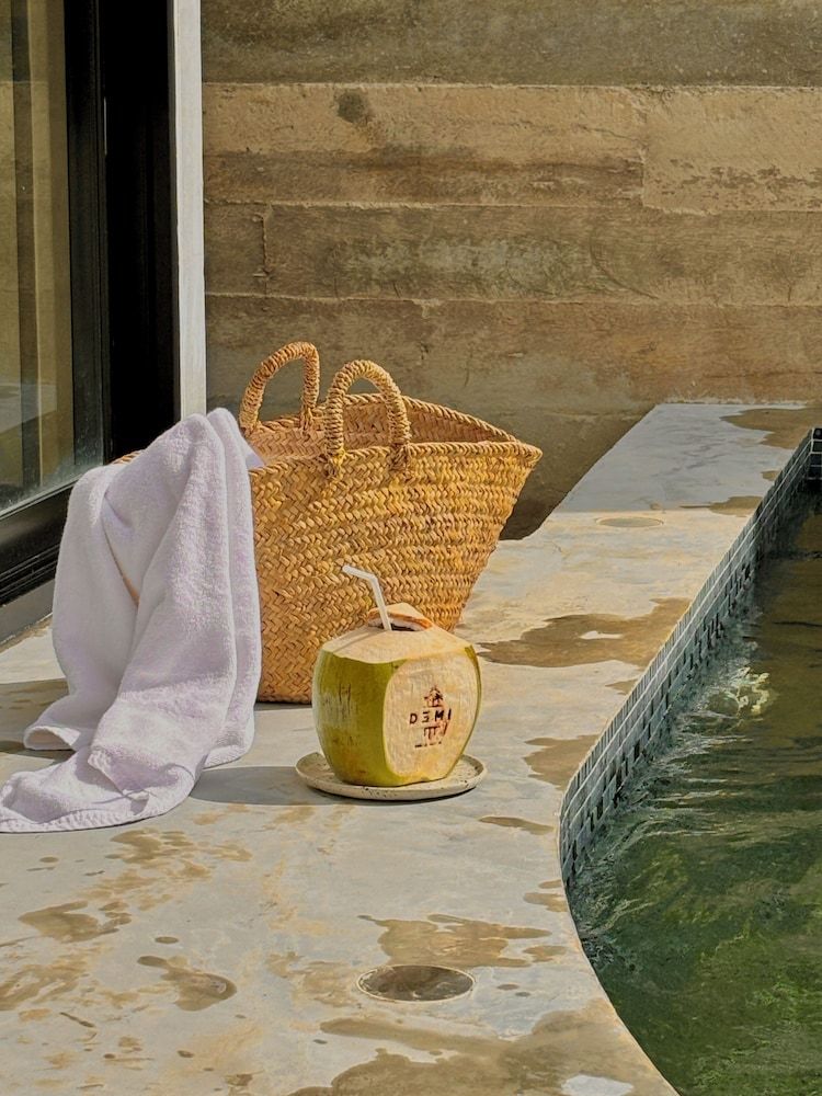 DEMI III Demi the third Sun 18