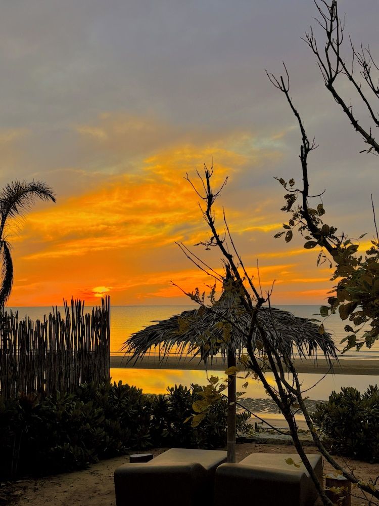 DEMI III Demi the third Sun 27