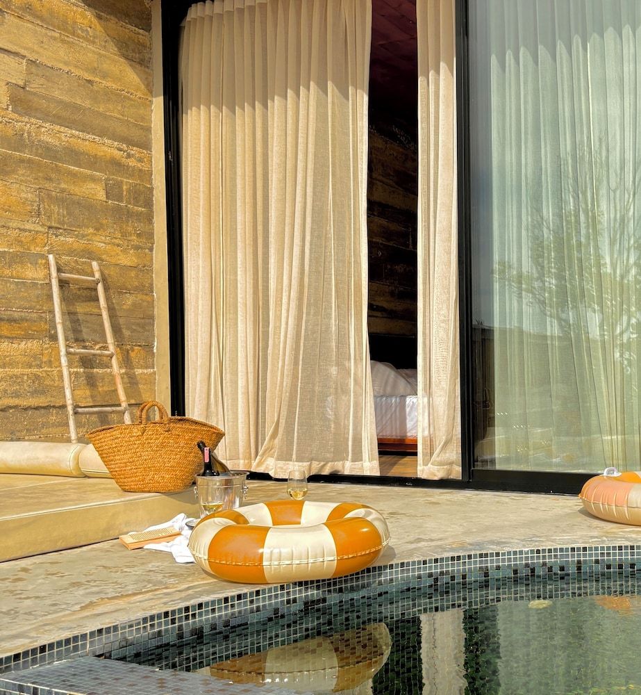 DEMI III Demi the third Sun 17