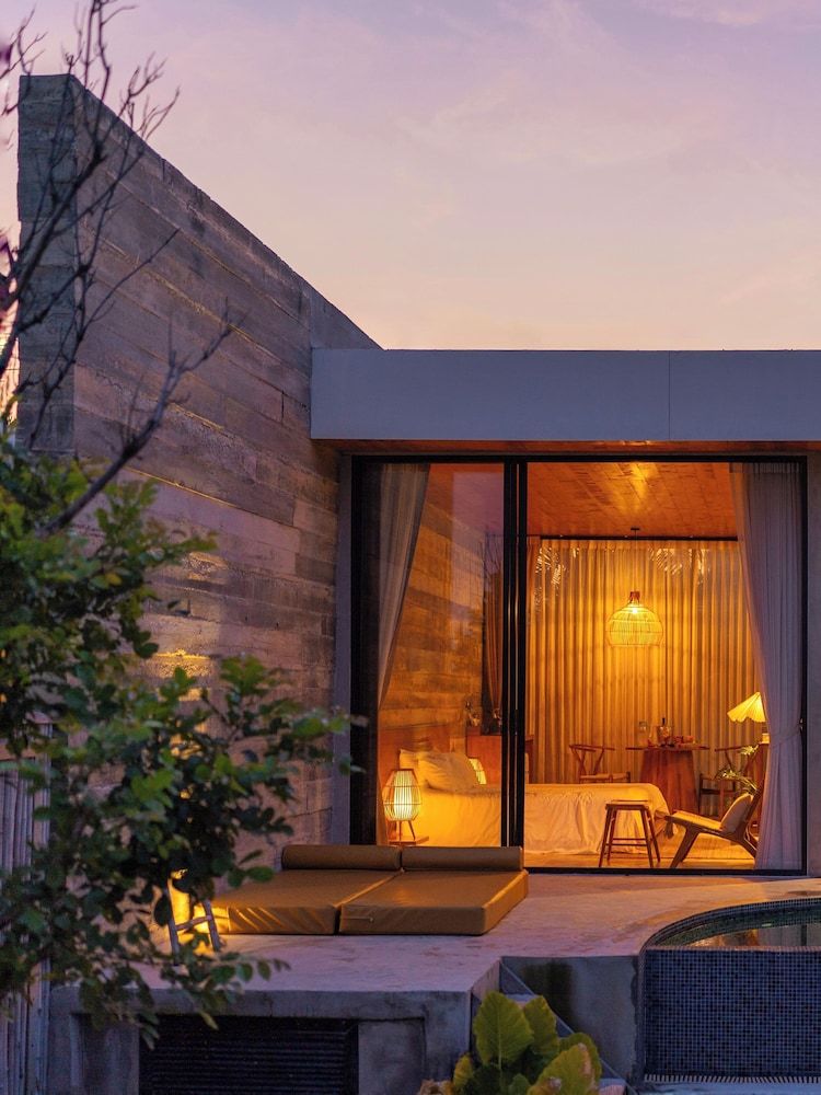 DEMI III Demi the third Sun 10