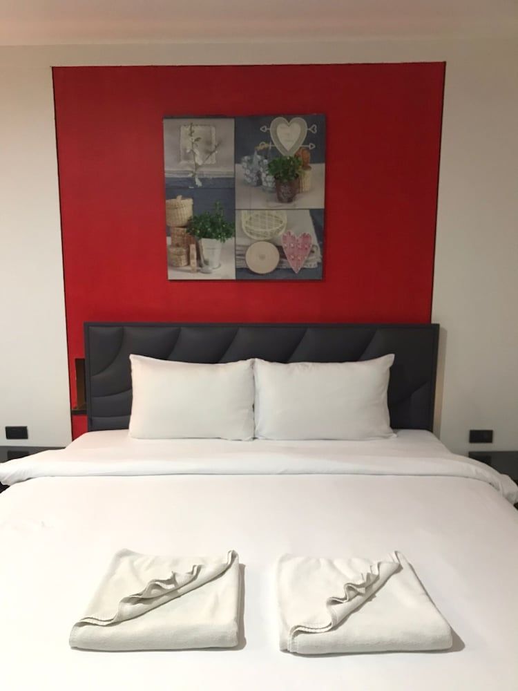 Economy Double Room, 1 King Bed