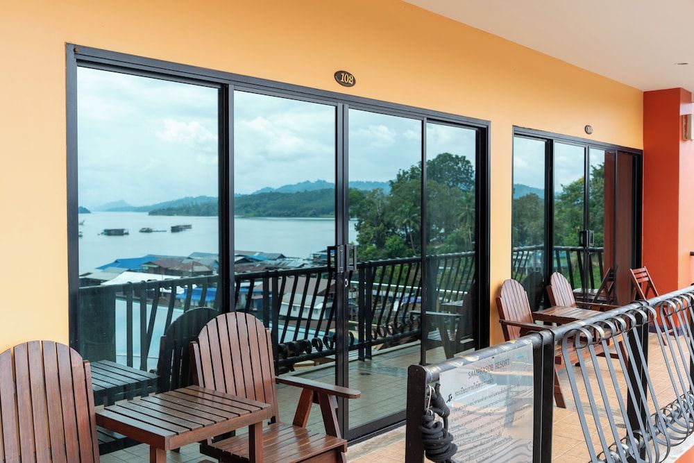 Deluxe Room, Pool View