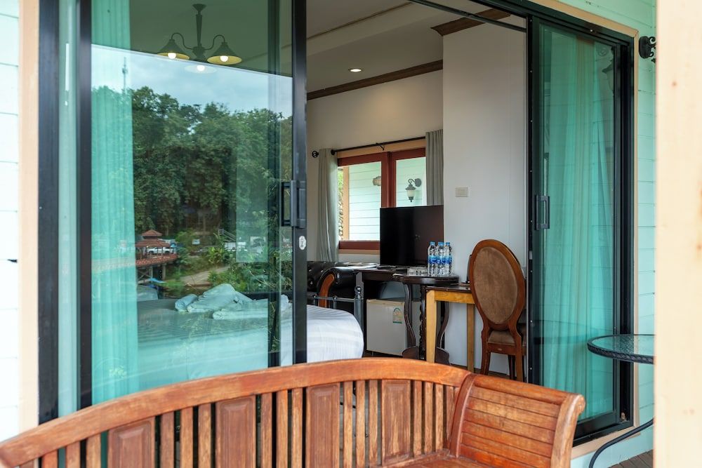 Samprasob Resort Standard Villa, River View 8