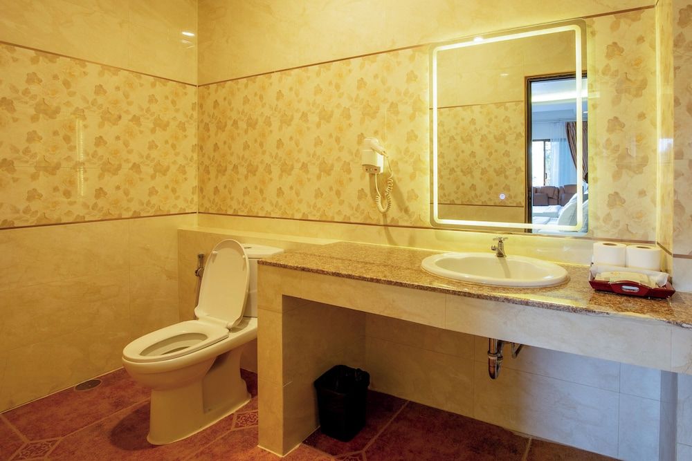 Samprasob Resort Double Deluxe Room Pool View 4