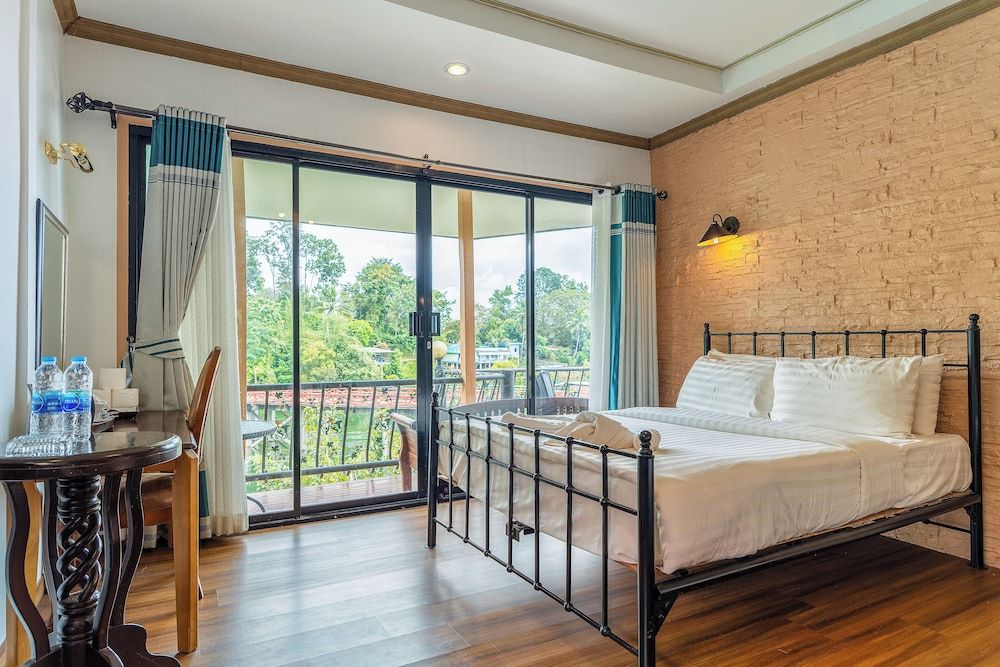 Samprasob Resort Standard Villa, River View 6