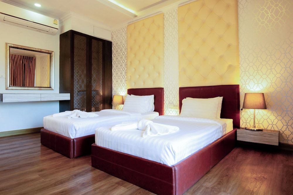 Superior Room, Pool View