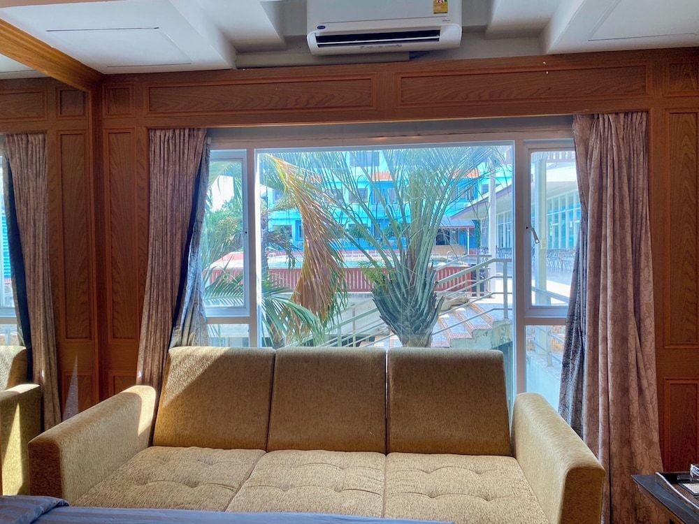 New Siya Hotel Deluxe Twin Room, Pool View 4