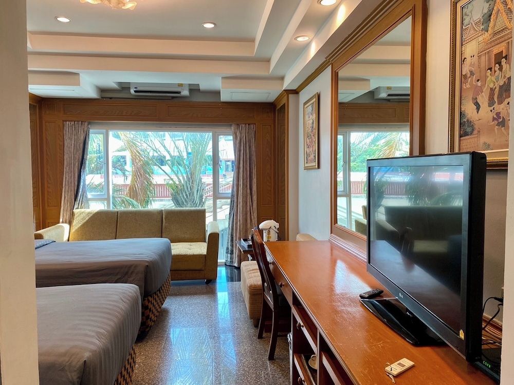 New Siya Hotel Deluxe Twin Room, Pool View 7