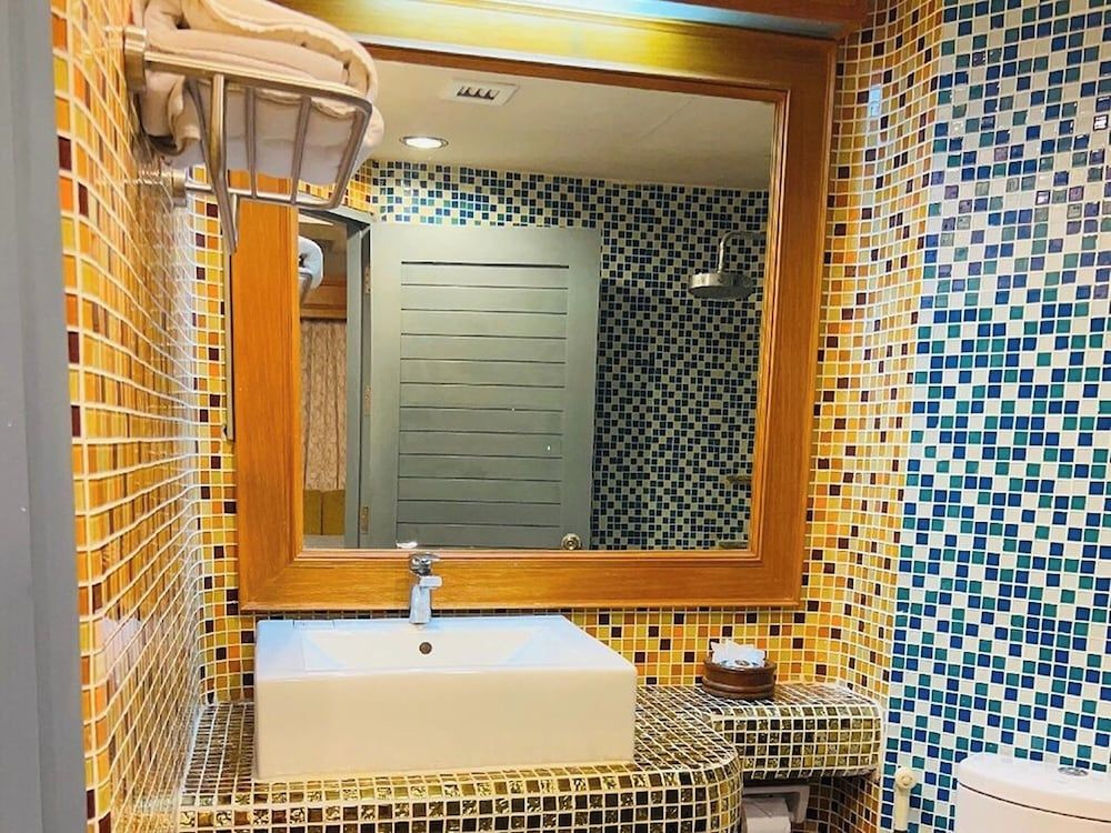 New Siya Hotel Deluxe Twin Room, Pool View 8