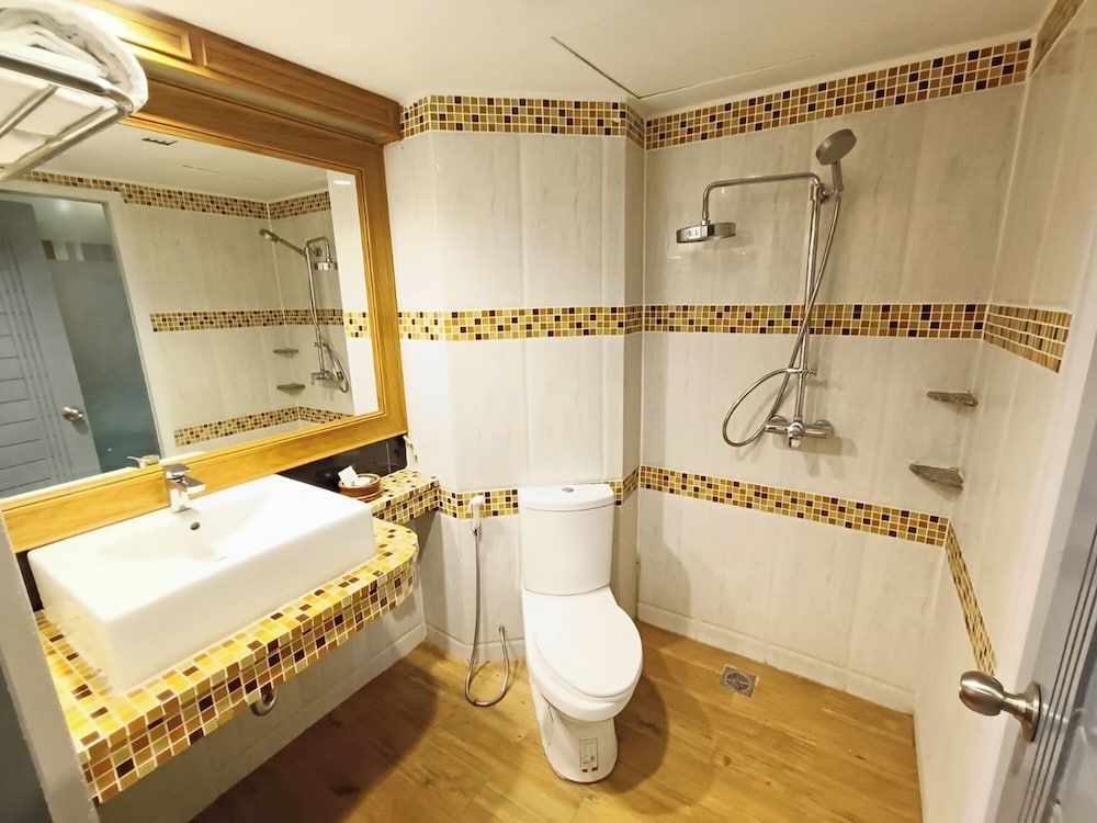 New Siya Hotel Deluxe Twin Room, Pool View 9