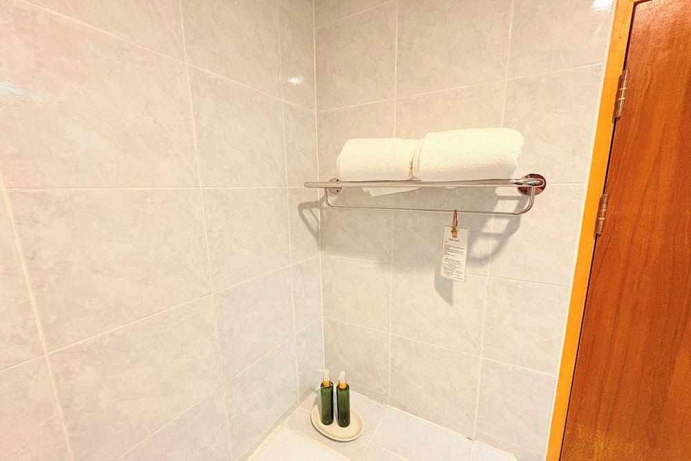 Taksila Hotel Deluxe Twin Room 13