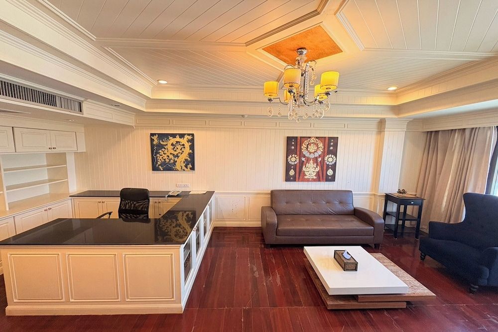 Taksila Hotel Grand Suite 6