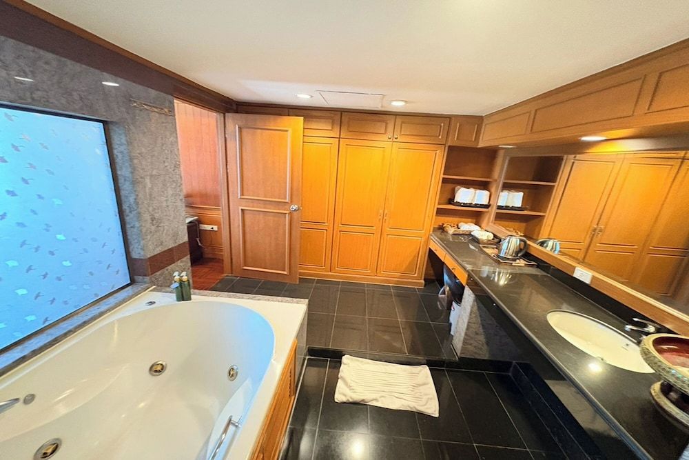 Taksila Hotel Grand Suite 14