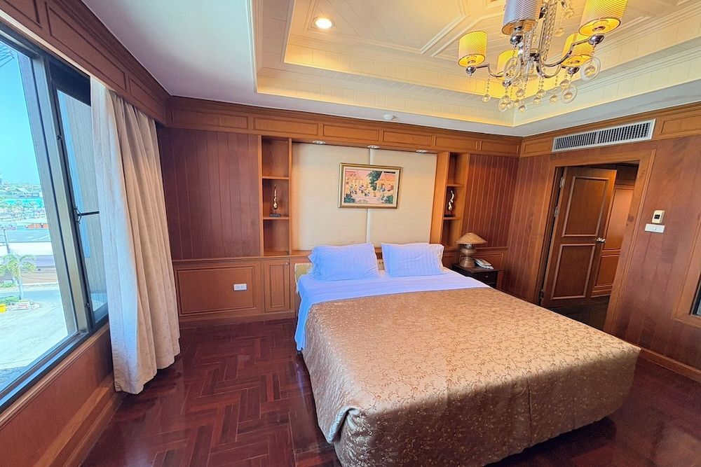 Taksila Hotel Grand Suite 8