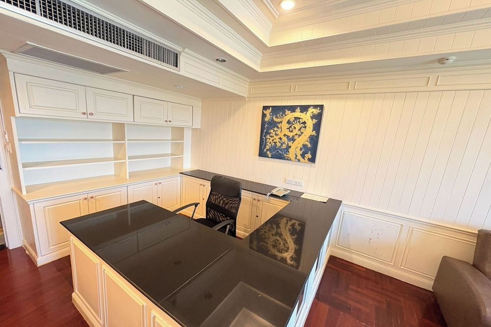 Taksila Hotel Grand Suite 11